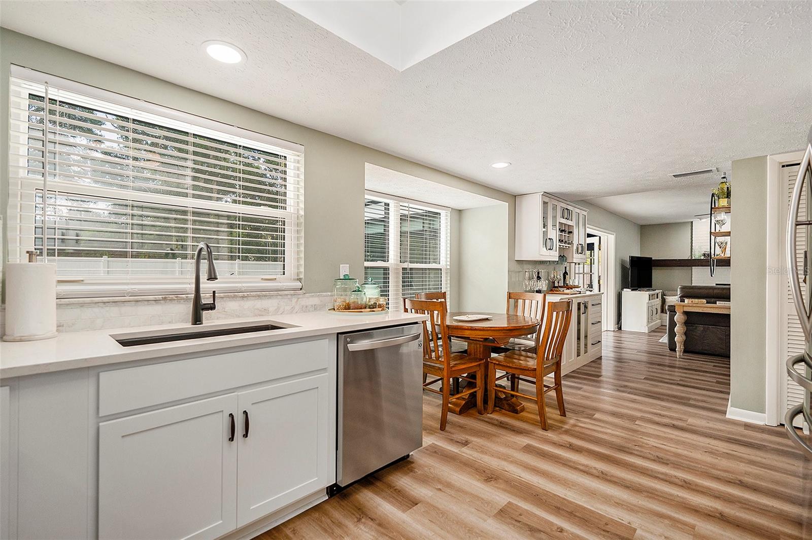 Image 11 of 33 For 4914 Country Hills Drive