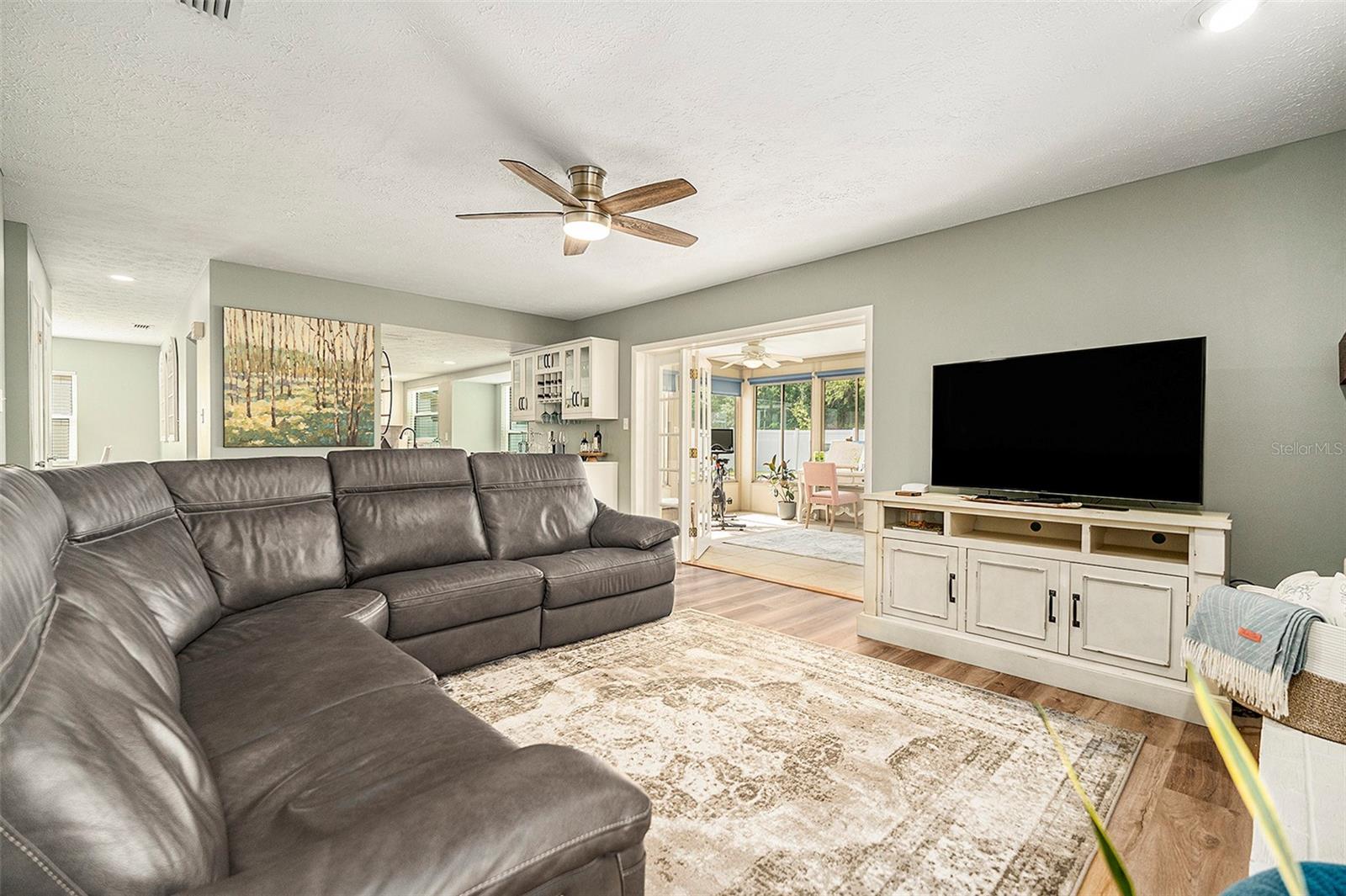 Image 15 of 33 For 4914 Country Hills Drive
