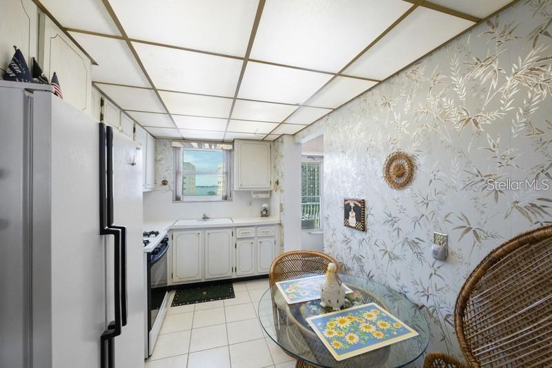 Image 7 of 29 For 5925 Shore Boulevard S 602