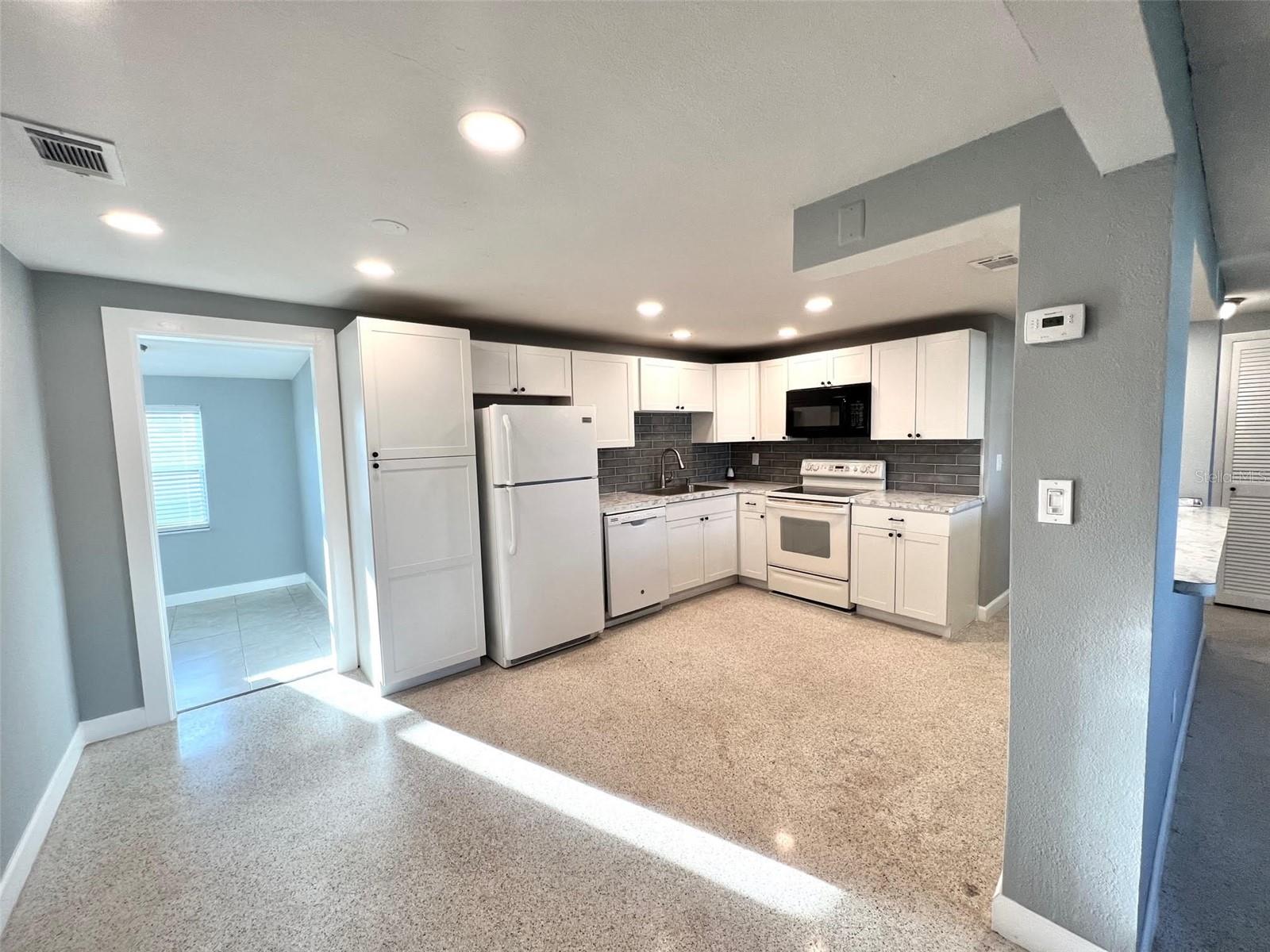 Image 11 of 33 For 3543 Kingsbury Drive