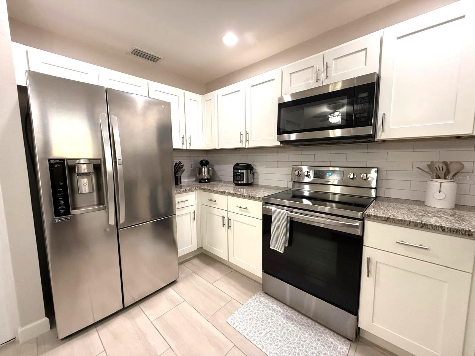Listing photo id 9 for 11303 Hollyglen Drive