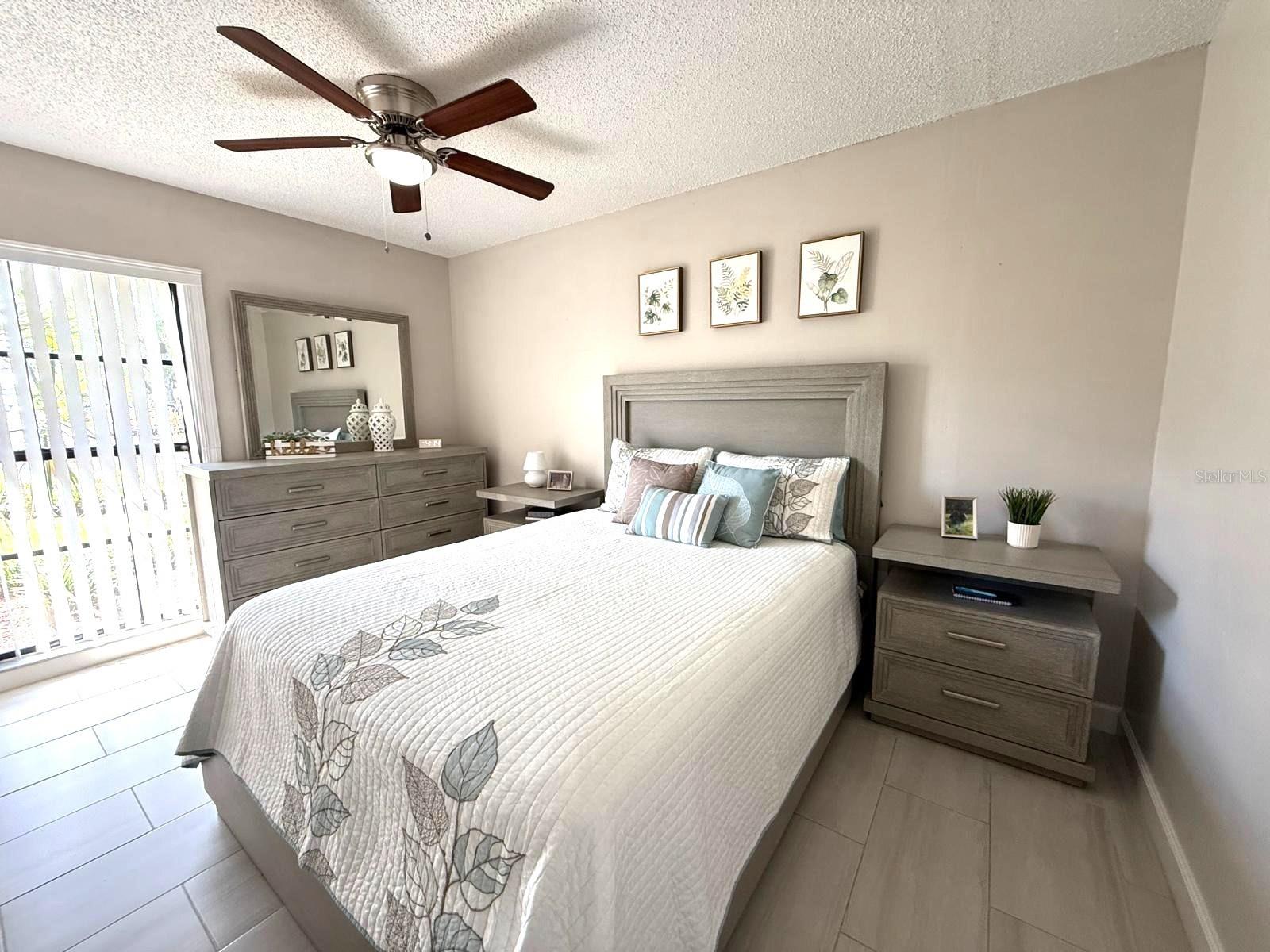 Listing photo id 10 for 11303 Hollyglen Drive