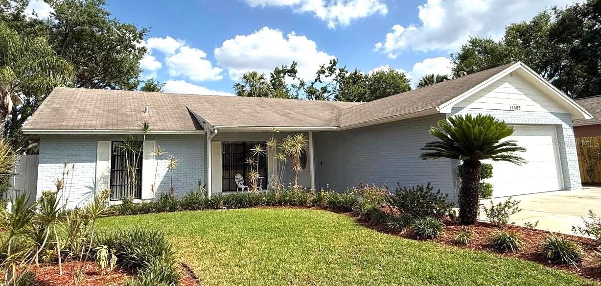 Listing photo id 0 for 11303 Hollyglen Drive