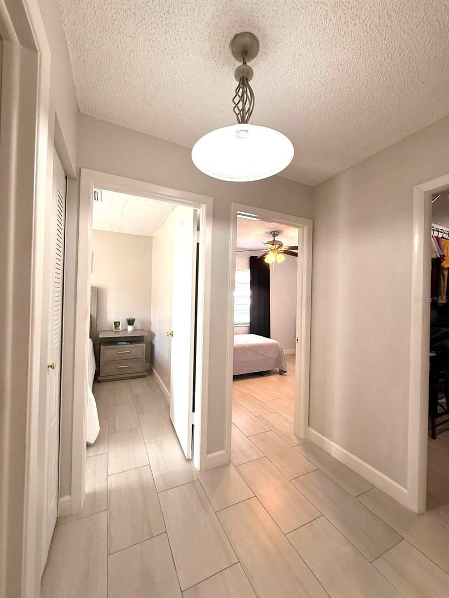 Listing photo id 19 for 11303 Hollyglen Drive
