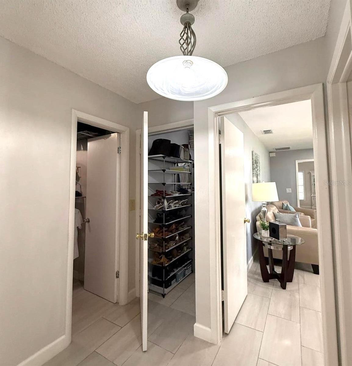 Listing photo id 20 for 11303 Hollyglen Drive