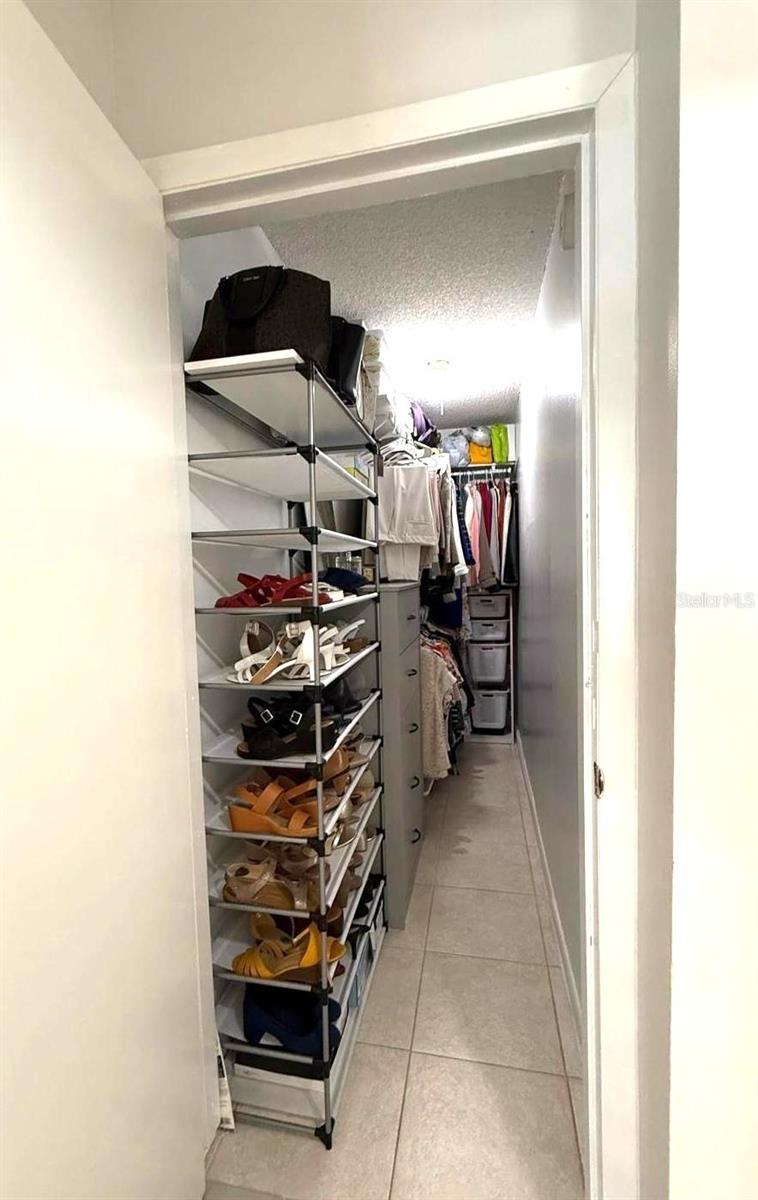 Listing photo id 22 for 11303 Hollyglen Drive
