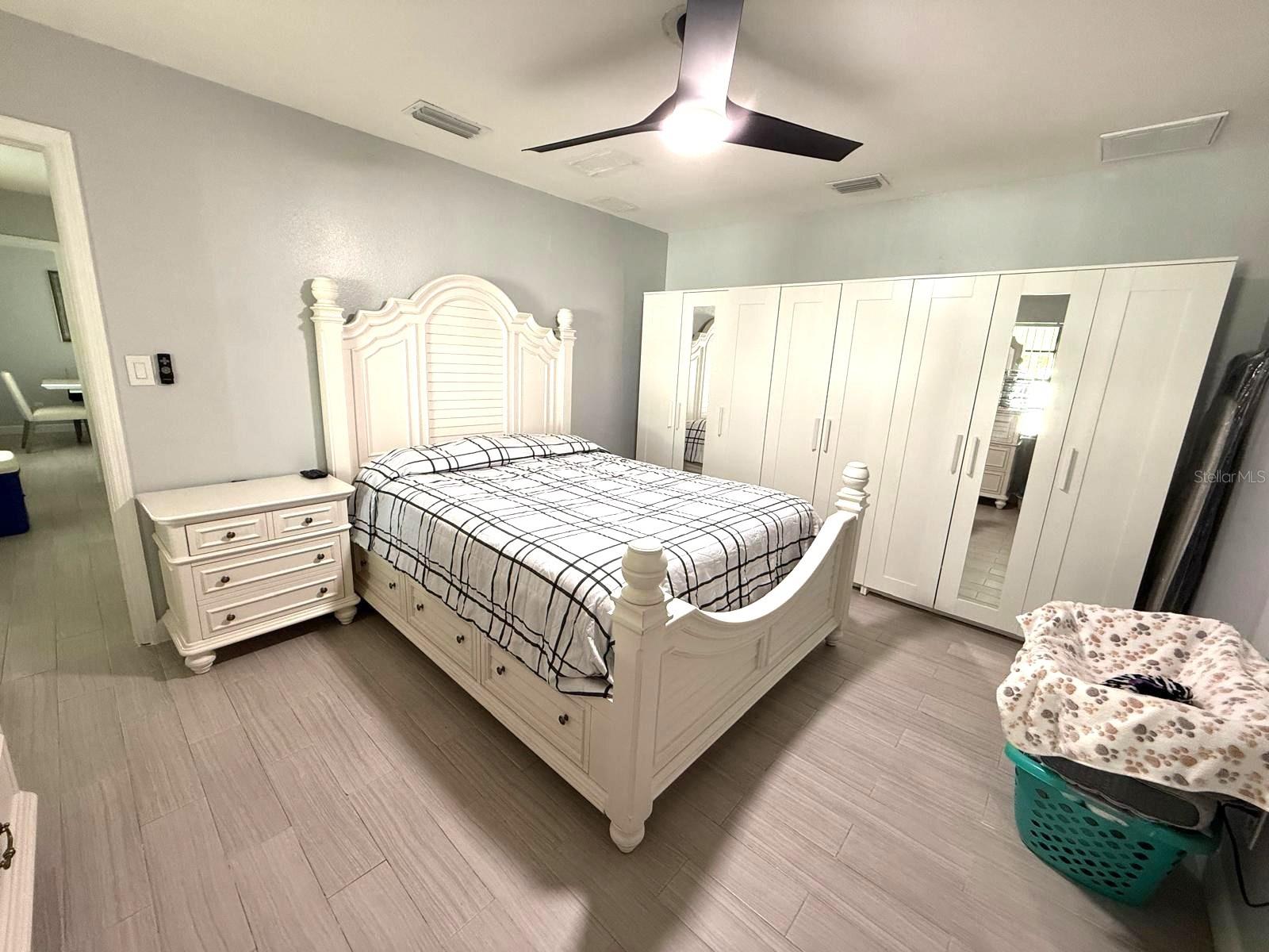 Listing photo id 25 for 11303 Hollyglen Drive