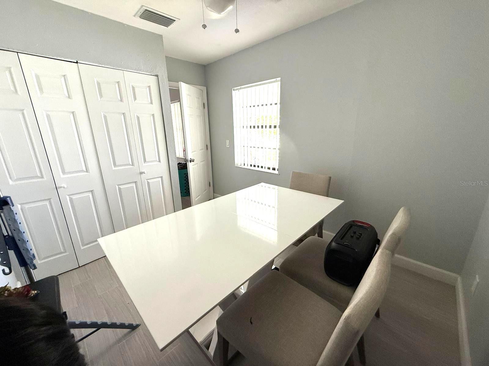 Listing photo id 27 for 11303 Hollyglen Drive