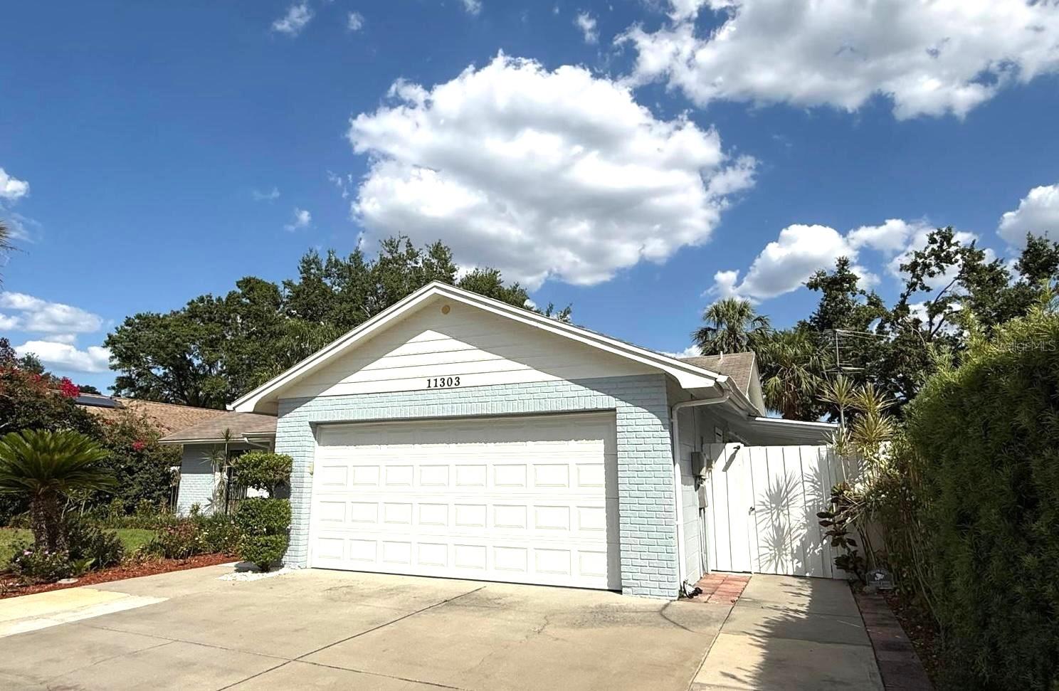 Listing photo id 28 for 11303 Hollyglen Drive