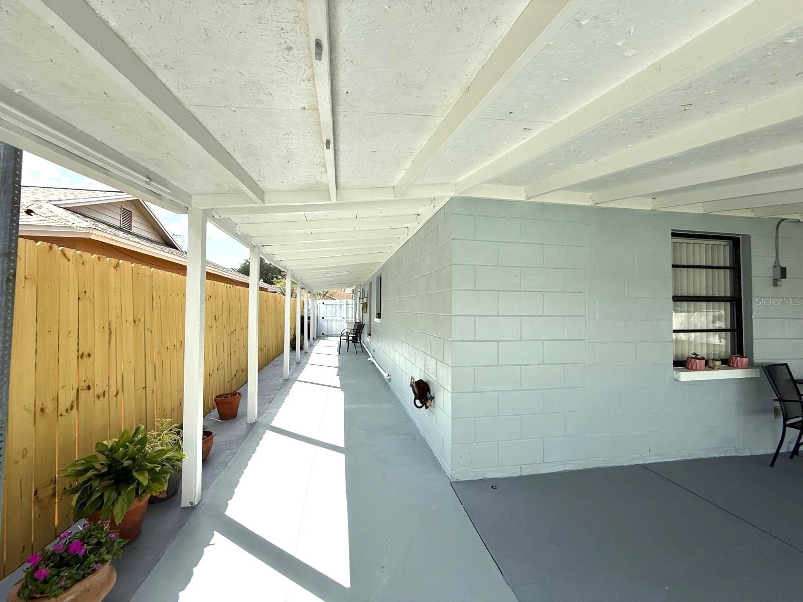 Listing photo id 32 for 11303 Hollyglen Drive