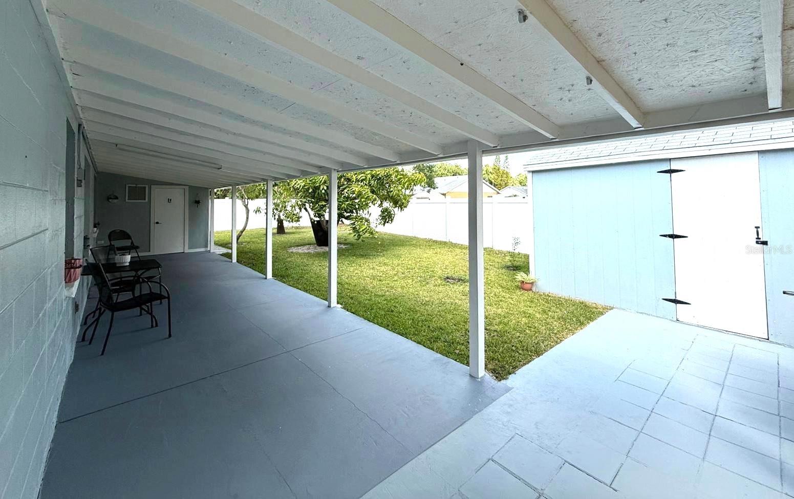 Listing photo id 34 for 11303 Hollyglen Drive