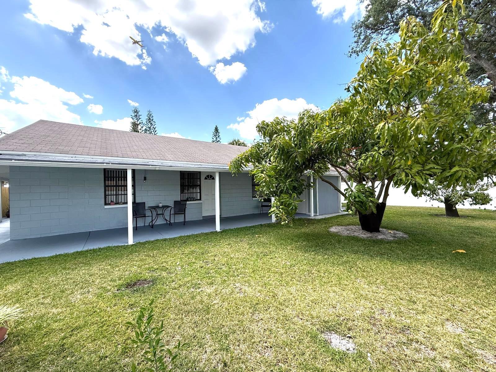 Listing photo id 36 for 11303 Hollyglen Drive