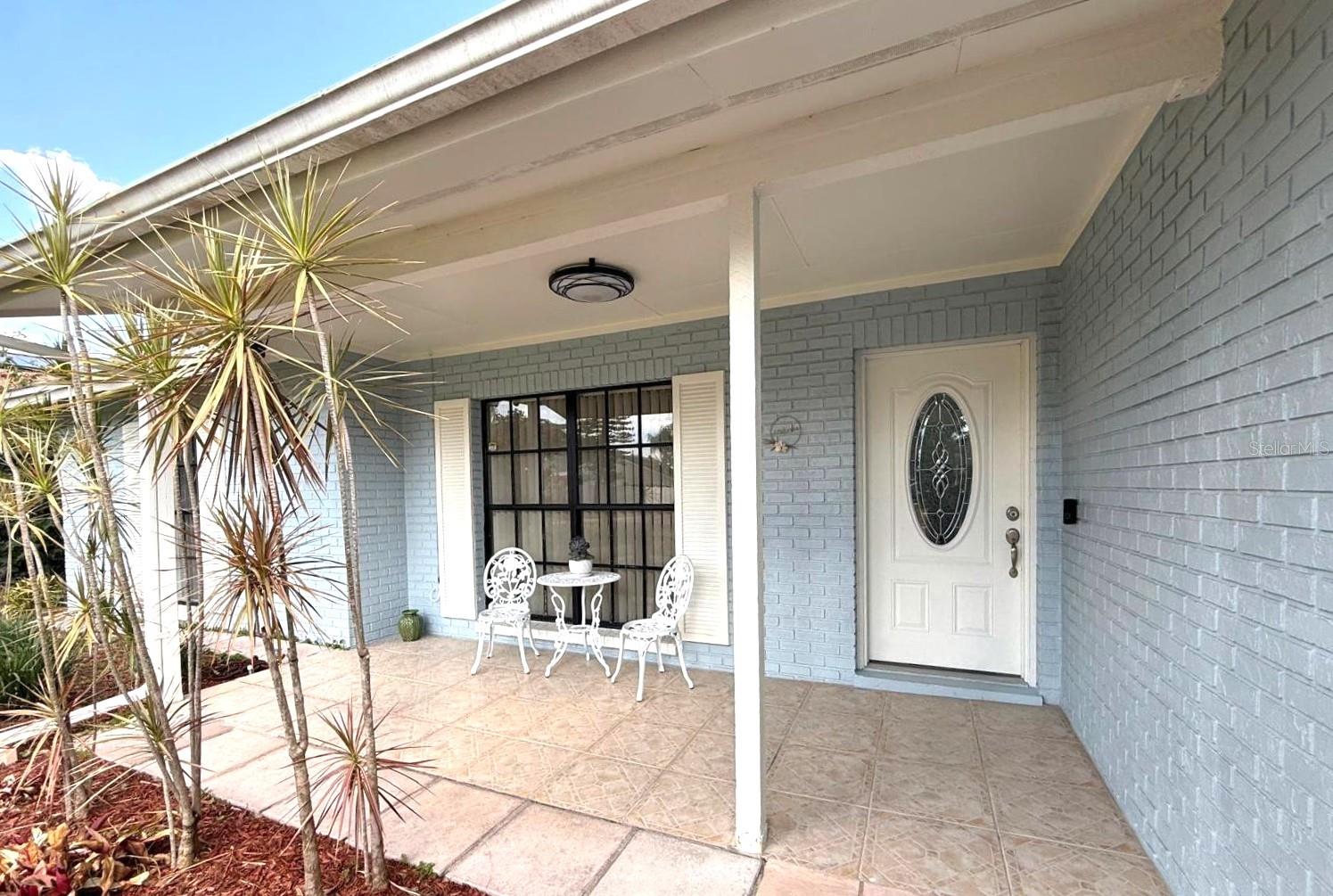 Listing photo id 2 for 11303 Hollyglen Drive