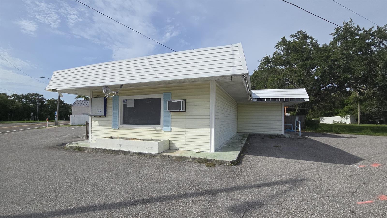 Listing photo id 9 for 1487 Fort Harrison Avenue