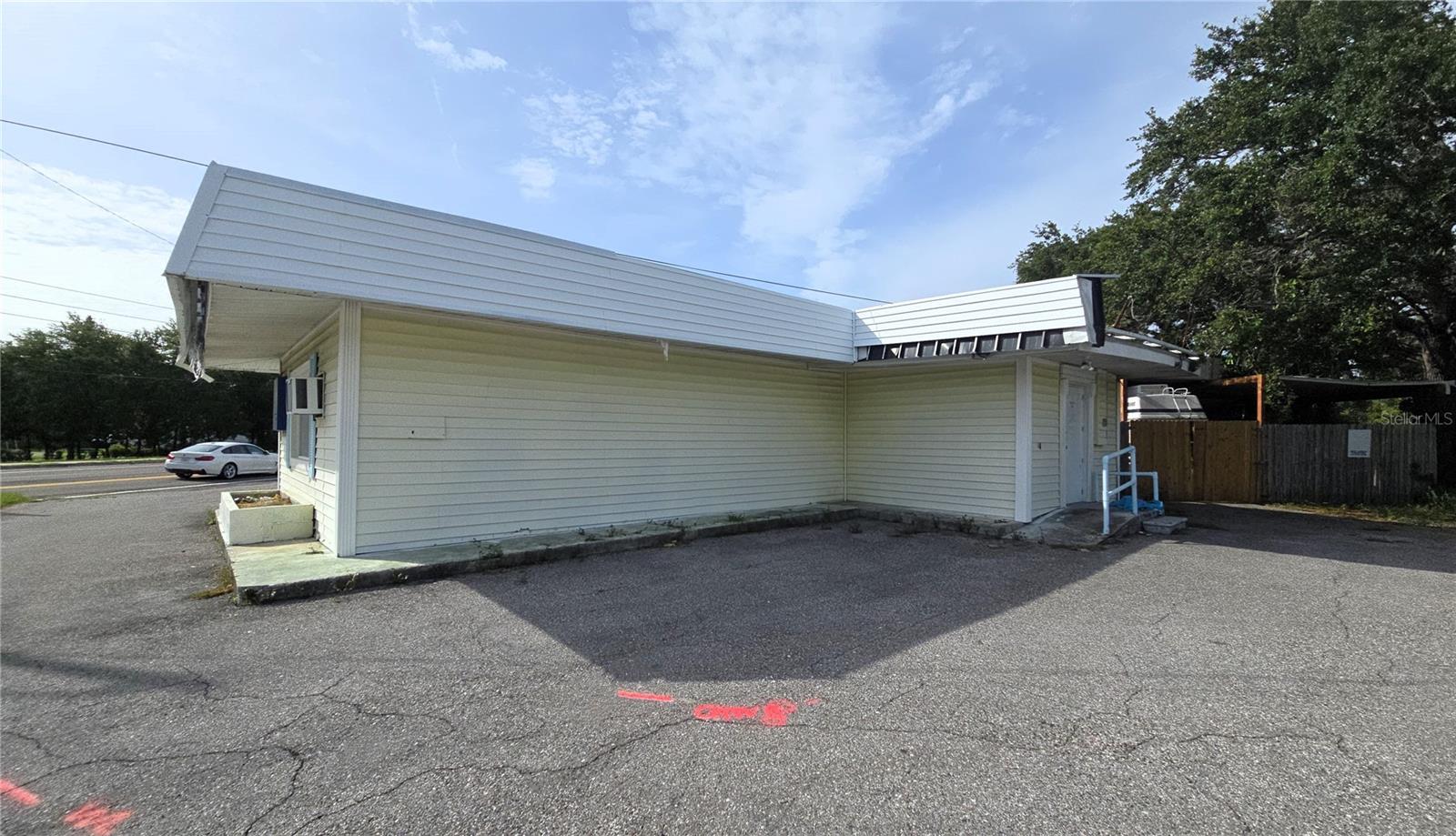 Listing photo id 10 for 1487 Fort Harrison Avenue