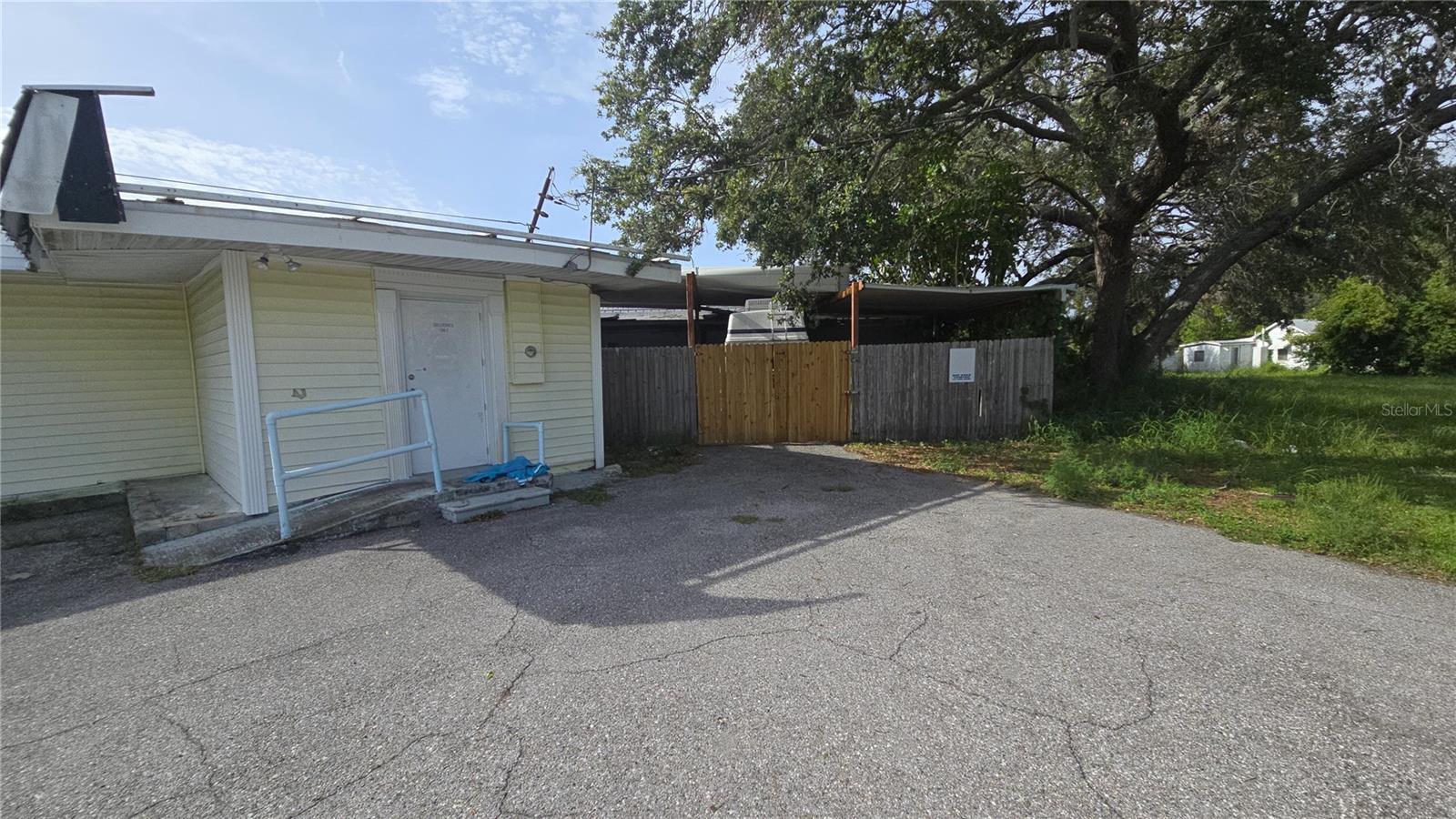Listing photo id 11 for 1487 Fort Harrison Avenue