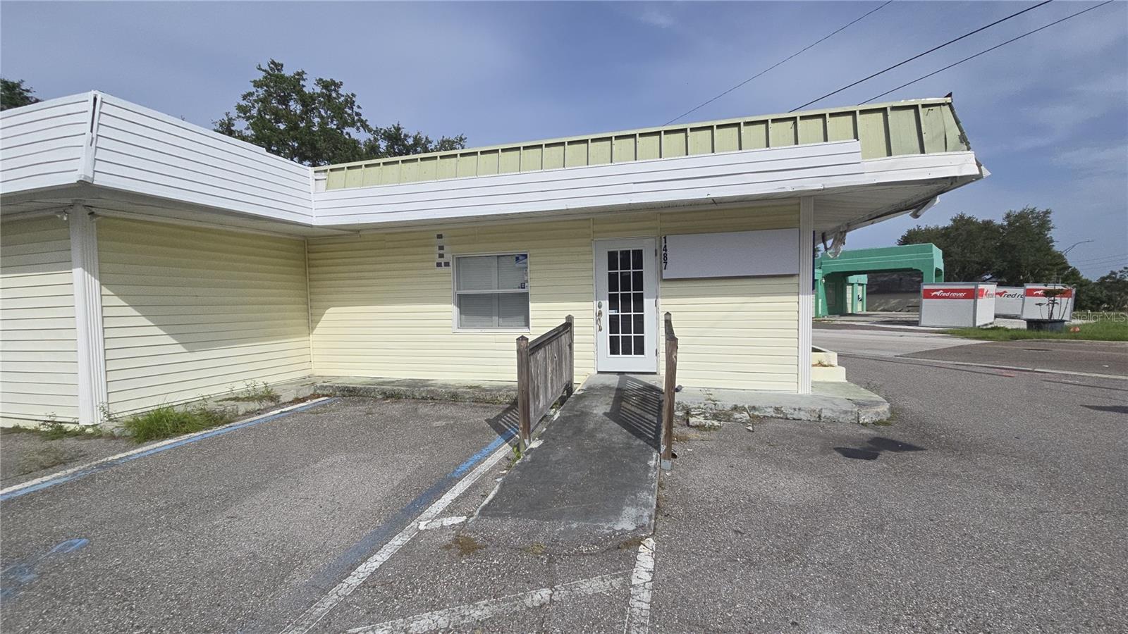 Listing photo id 6 for 1487 Fort Harrison Avenue