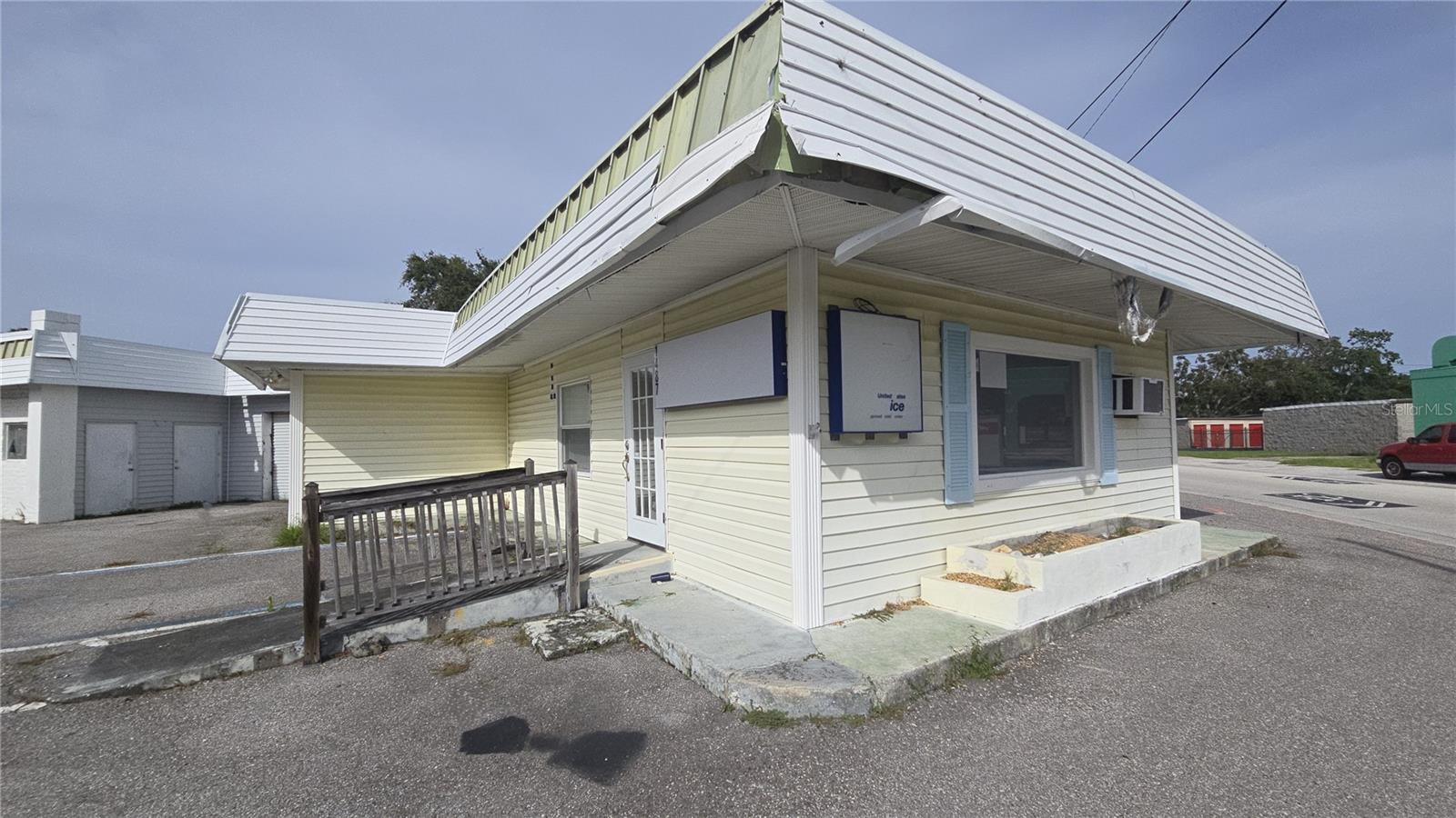 Listing photo id 7 for 1487 Fort Harrison Avenue