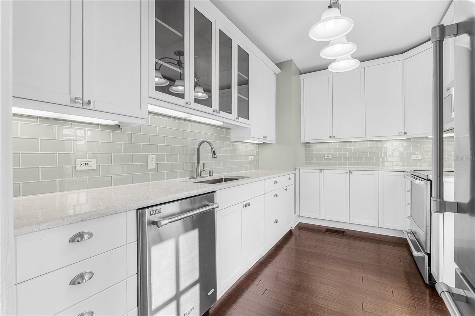Listing photo id 11 for 2628 2nd Avenue N