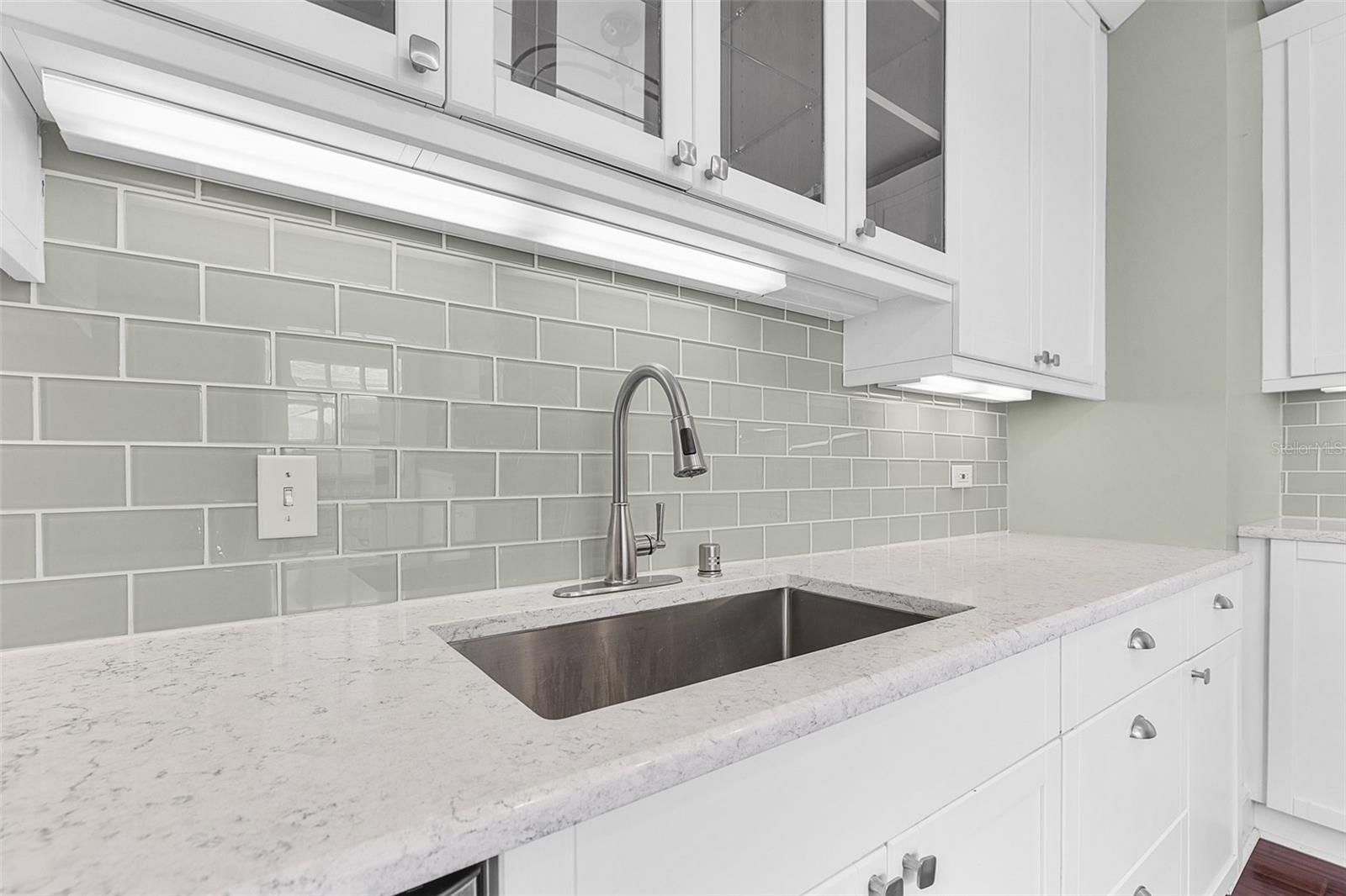 Listing photo id 13 for 2628 2nd Avenue N