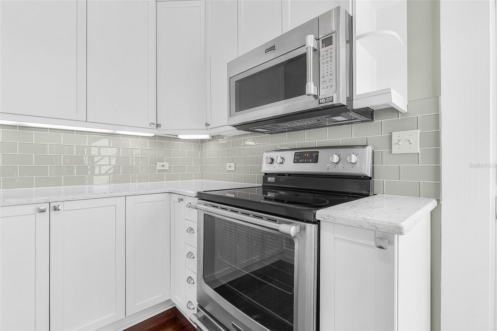 Listing photo id 14 for 2628 2nd Avenue N