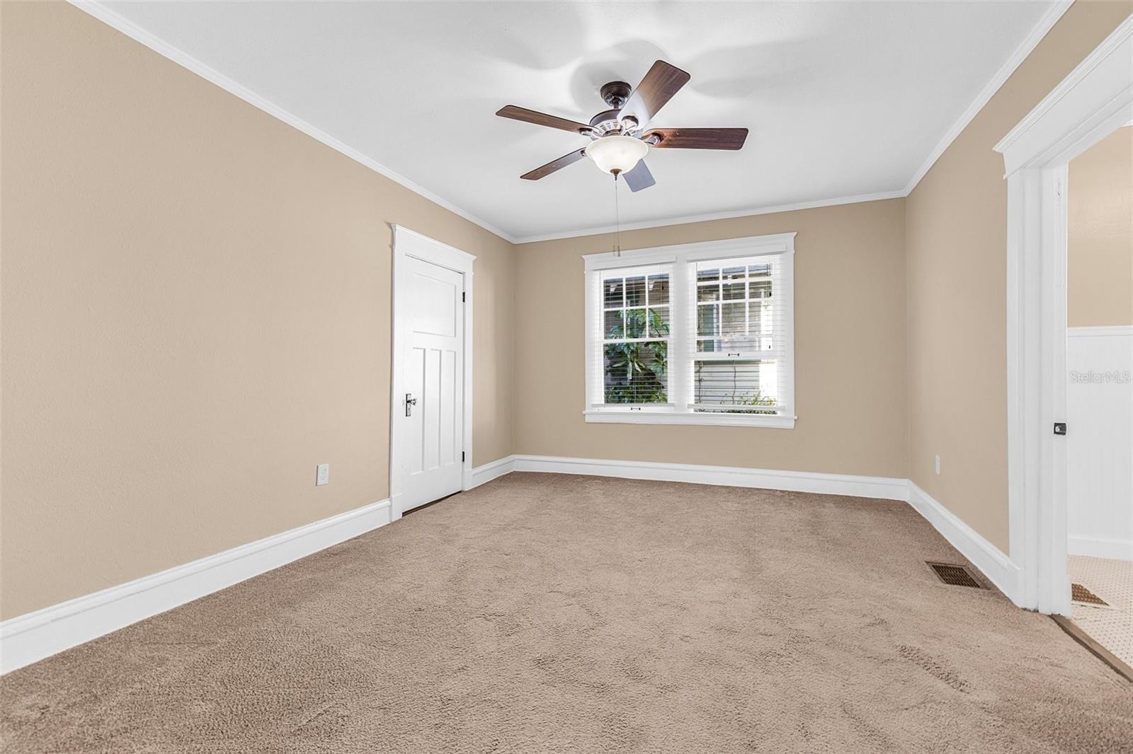 Listing photo id 16 for 2628 2nd Avenue N