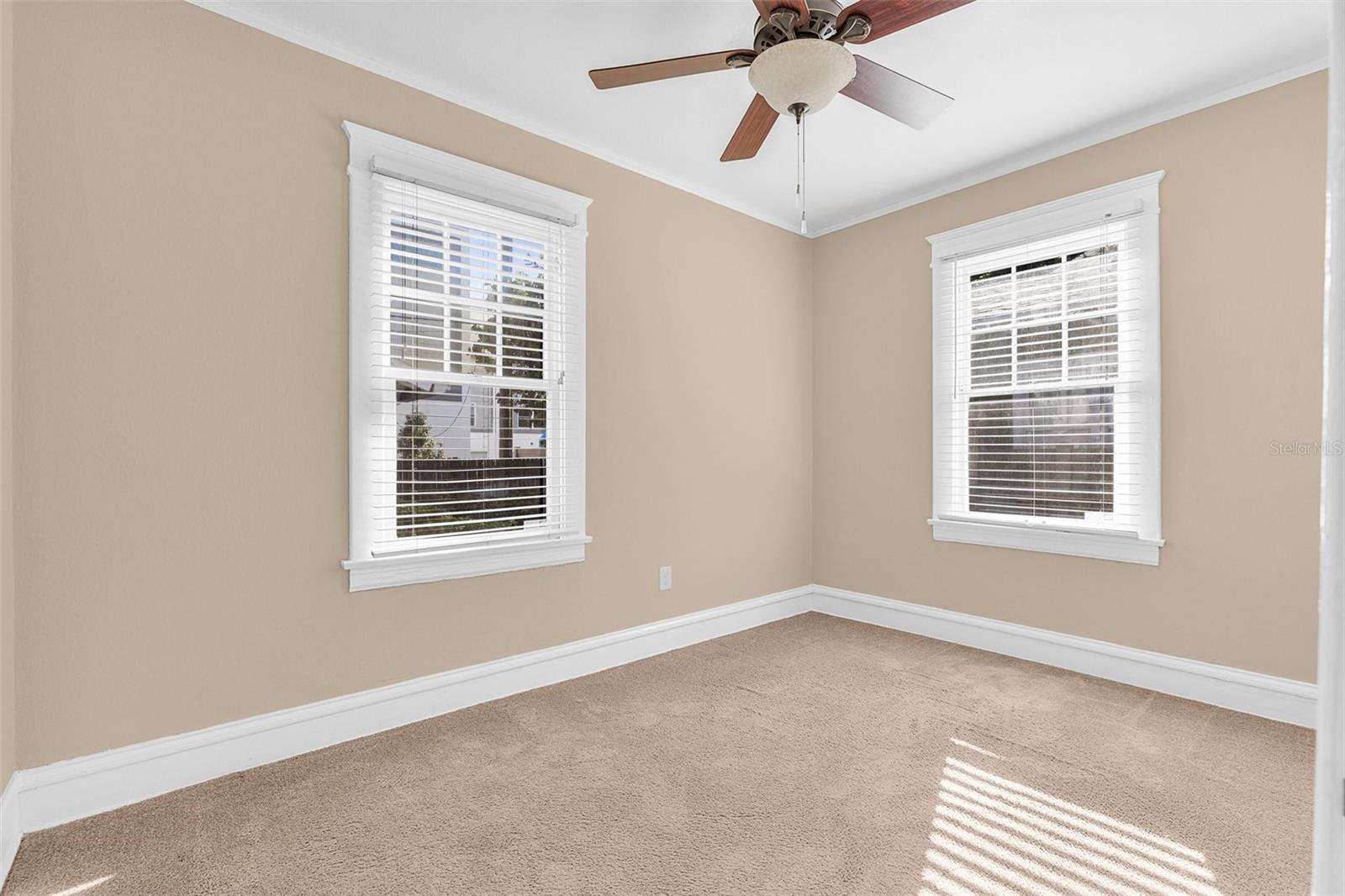 Listing photo id 19 for 2628 2nd Avenue N