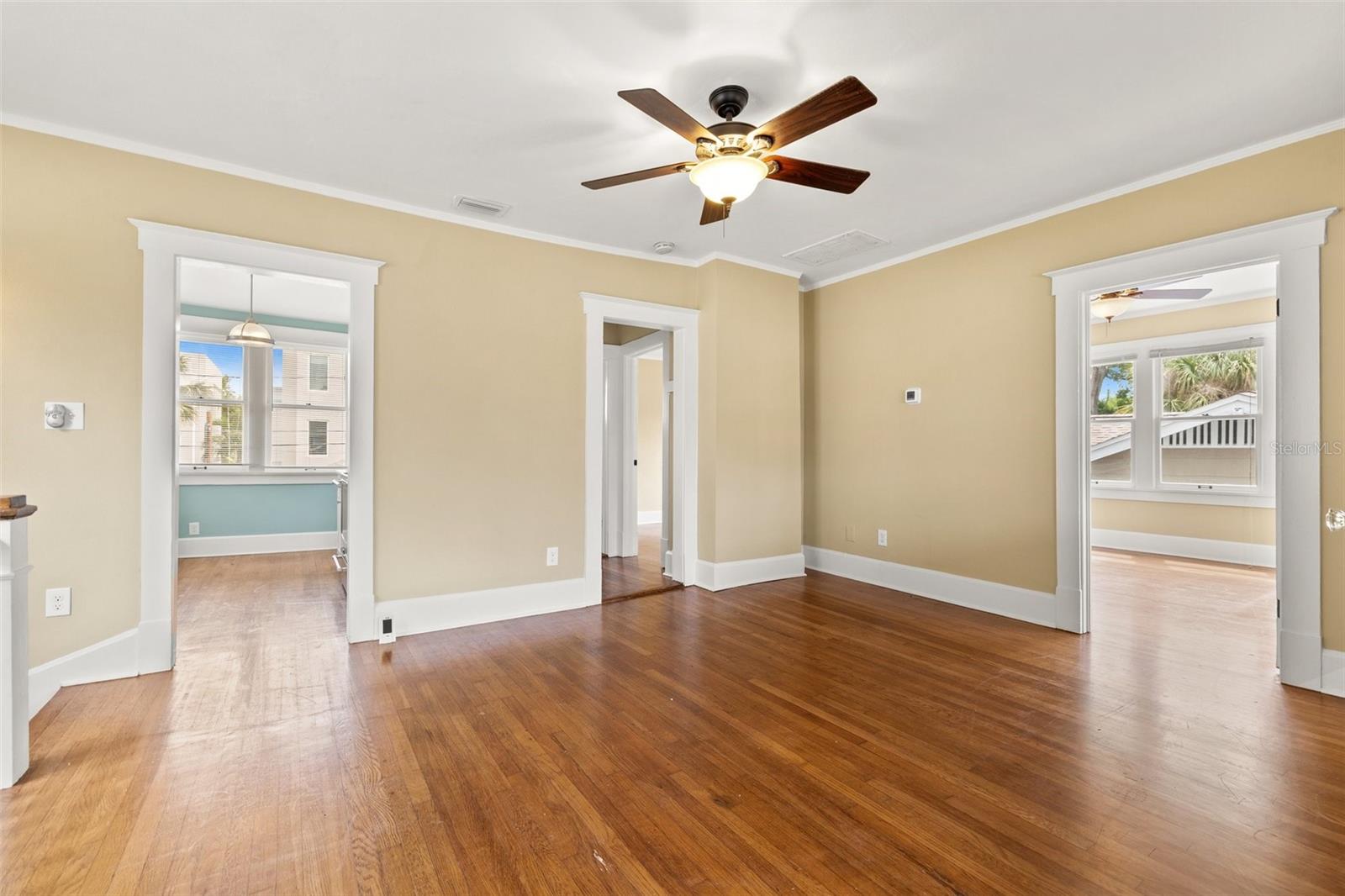 Listing photo id 24 for 2628 2nd Avenue N