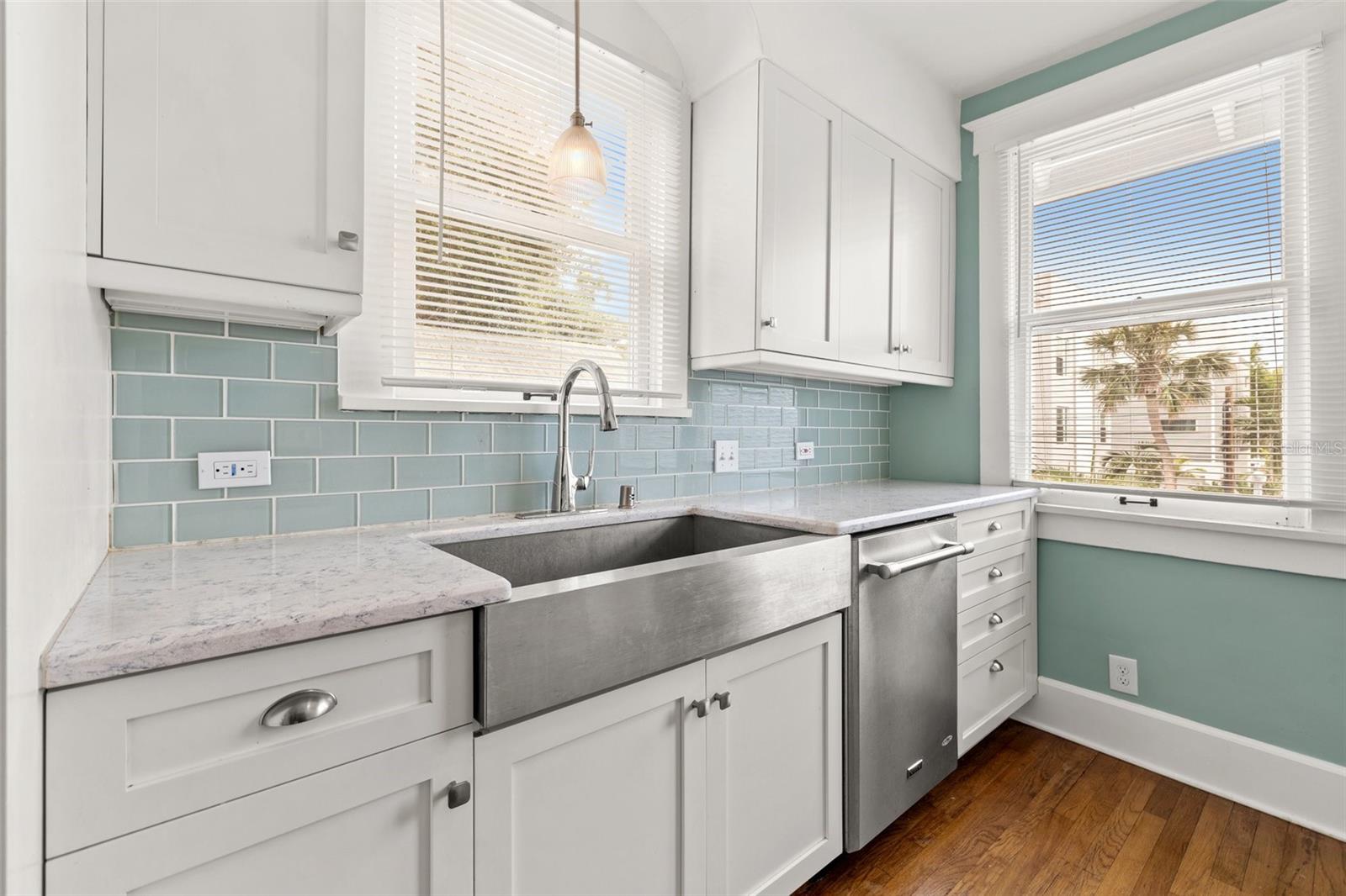 Listing photo id 33 for 2628 2nd Avenue N