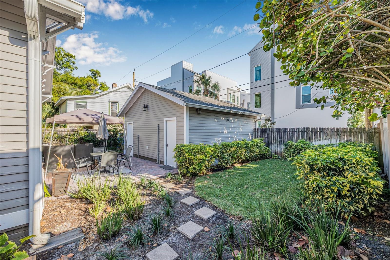 Listing photo id 39 for 2628 2nd Avenue N