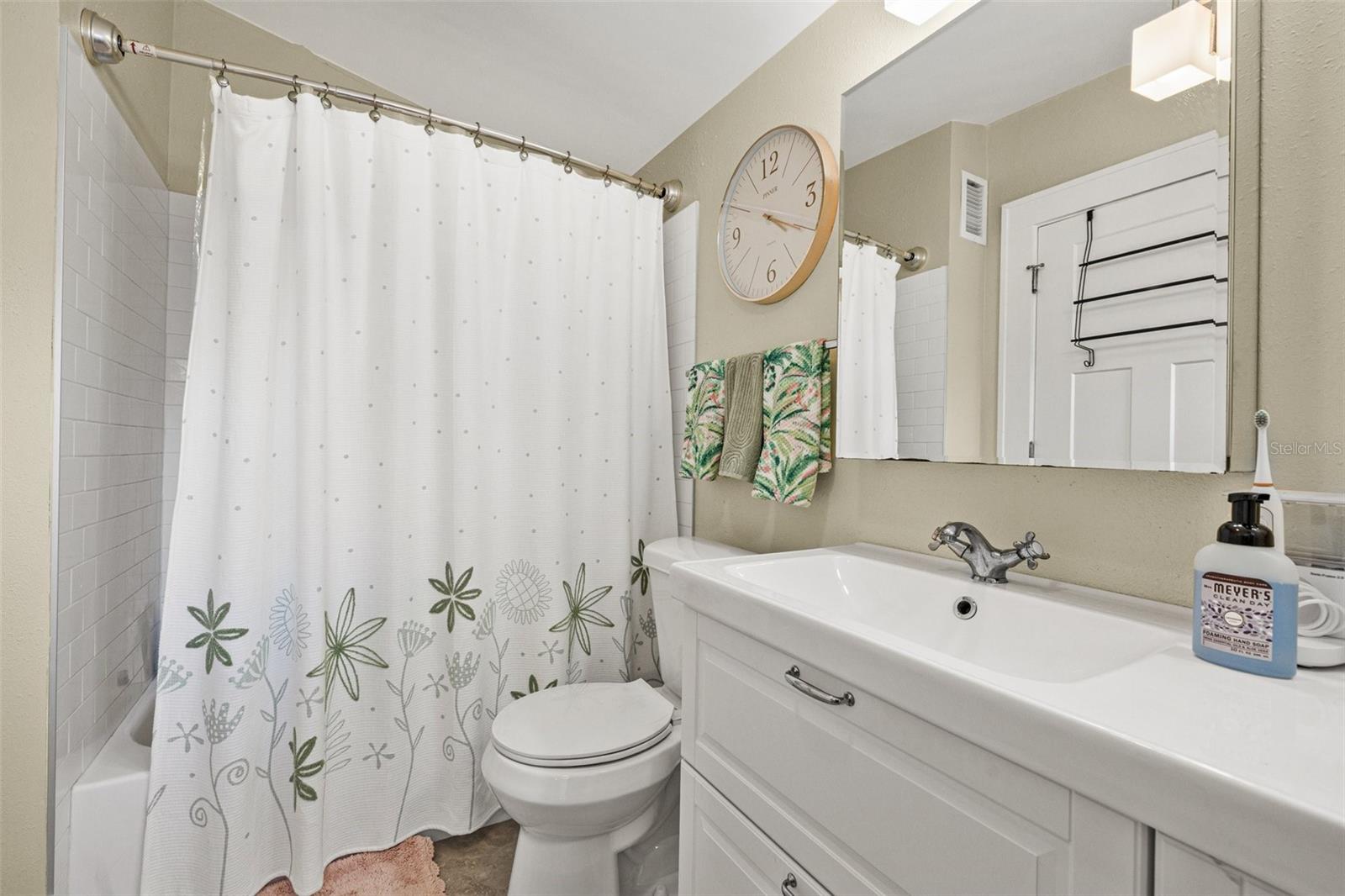 Image 21 of 29 For 2710 2nd Avenue N