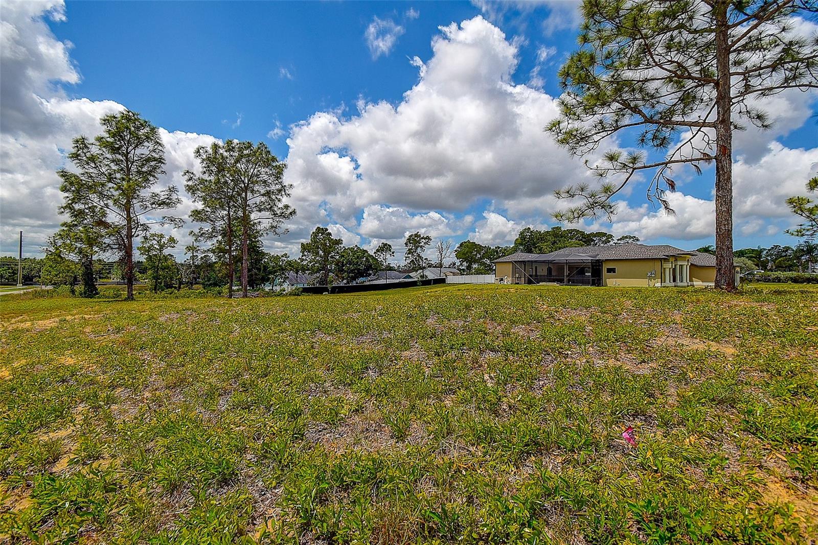 Listing photo id 2 for 13270 Lauren Drive
