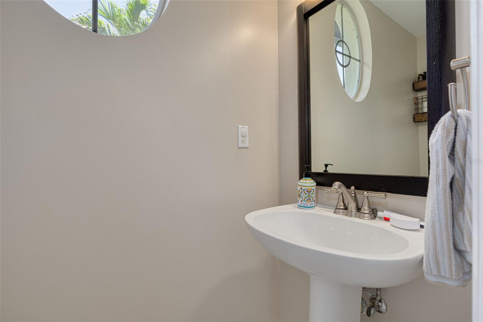Image 41 of 45 For 4766 Royal Palm Circle Ne