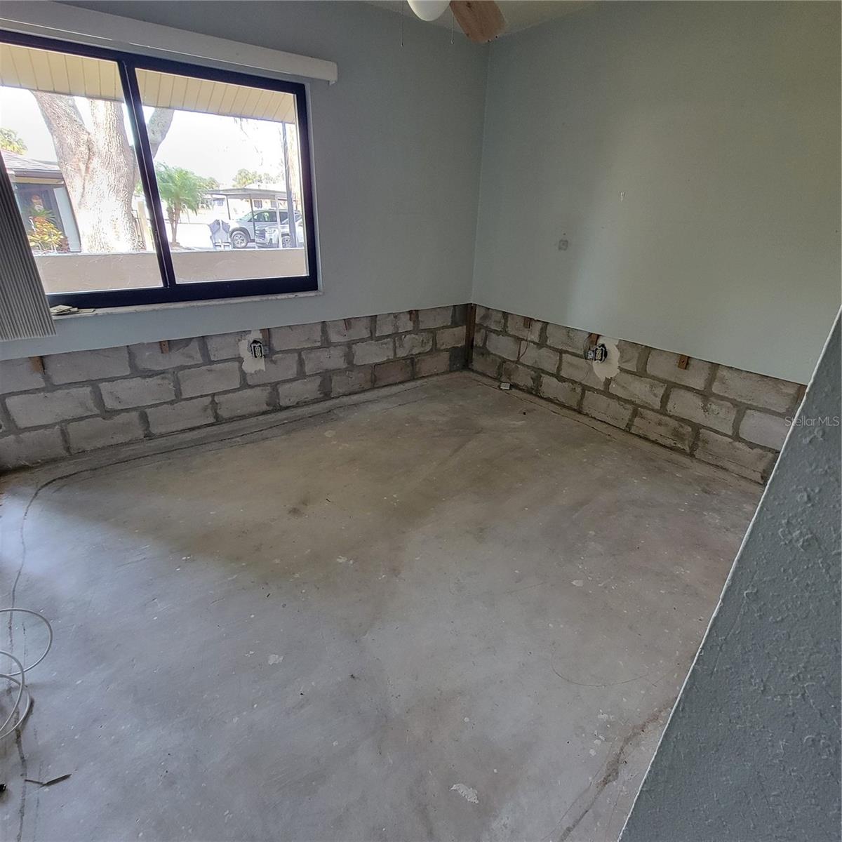 Image 17 of 23 For 1234 11th Circle Se