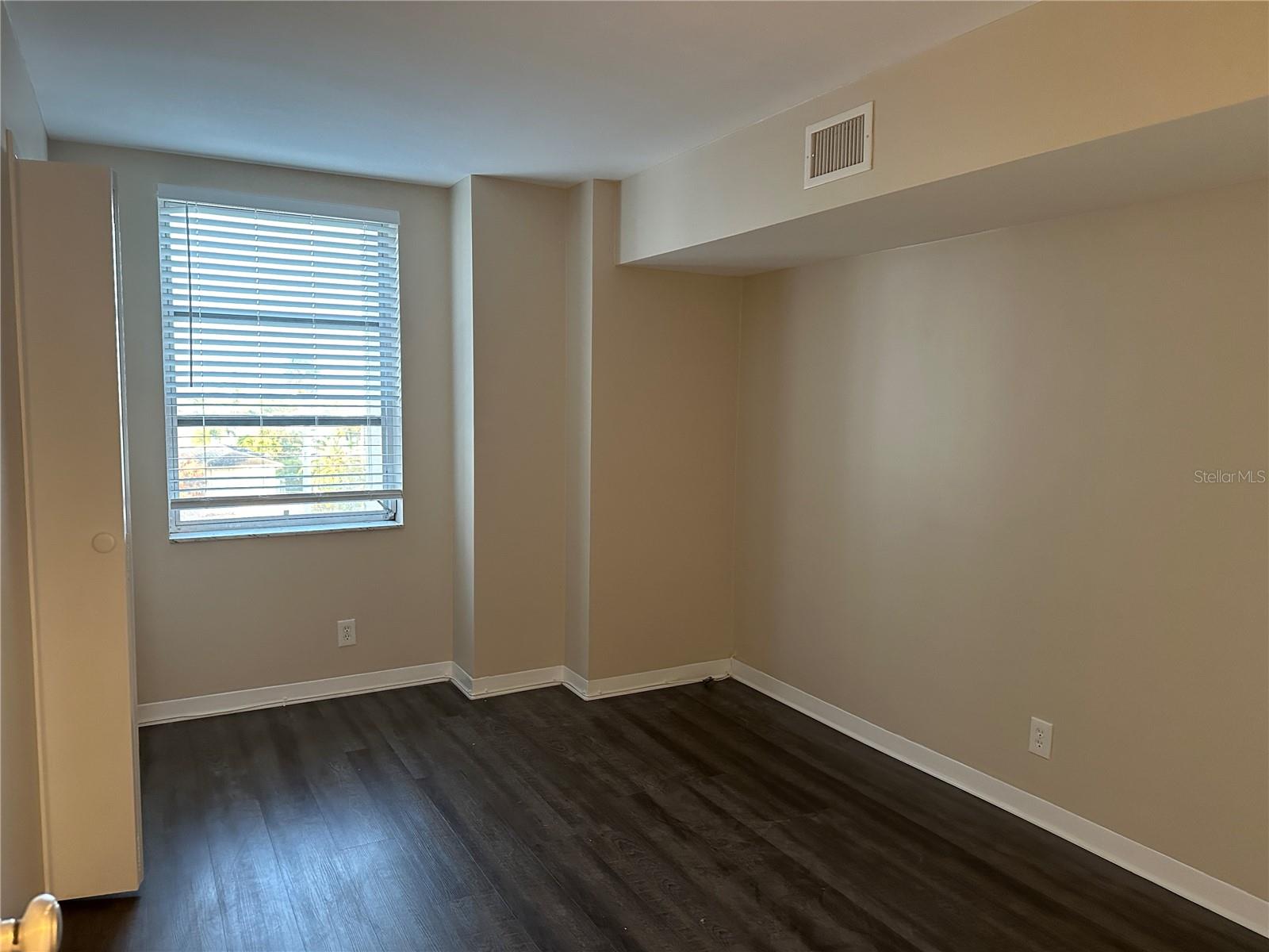 Image 16 of 29 For 10355 Paradise Boulevard 414
