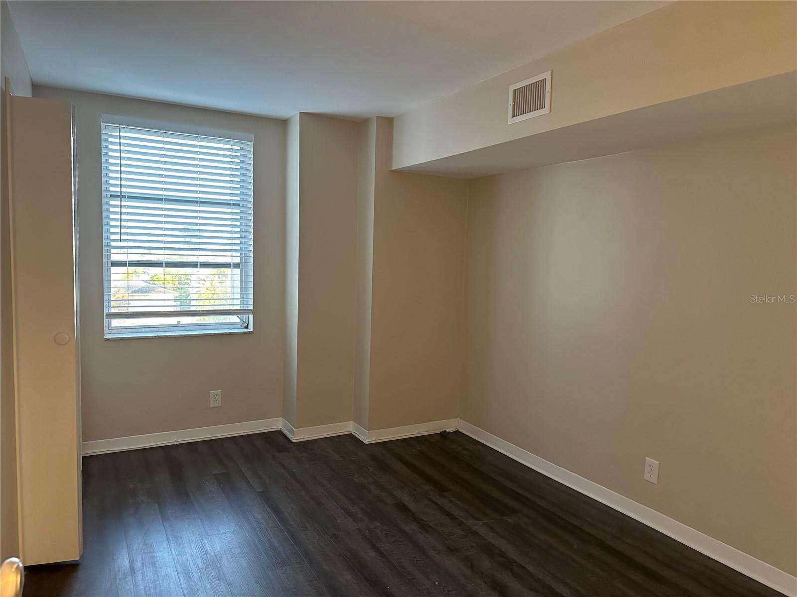 Image 17 of 29 For 10355 Paradise Boulevard 414