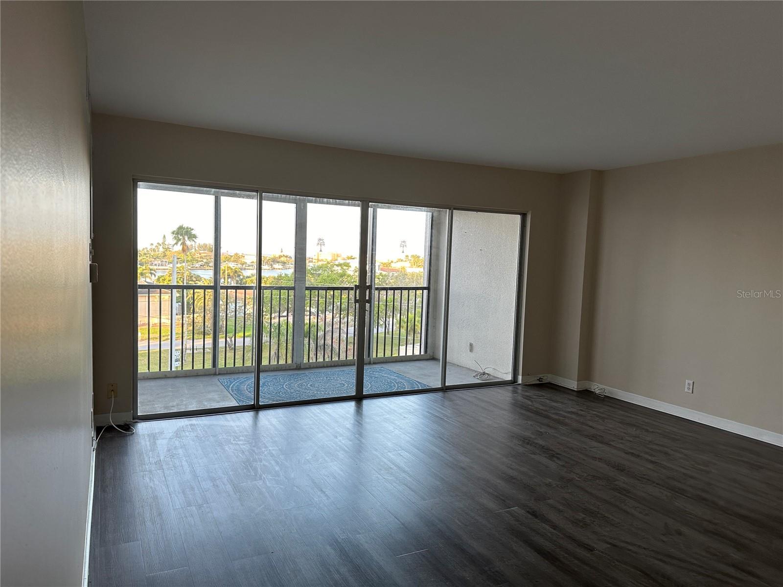Image 3 of 29 For 10355 Paradise Boulevard 414