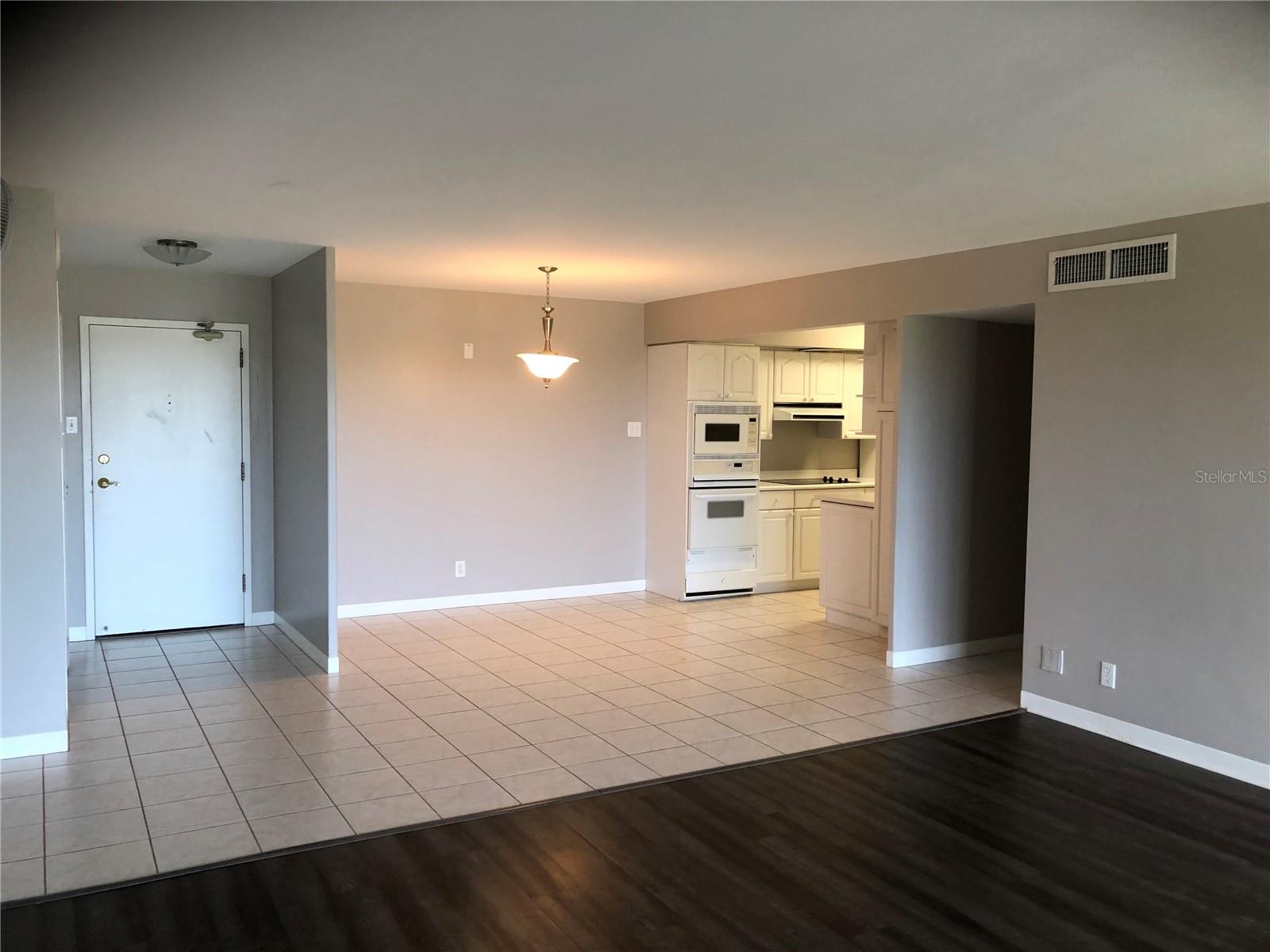 Image 5 of 29 For 10355 Paradise Boulevard 414
