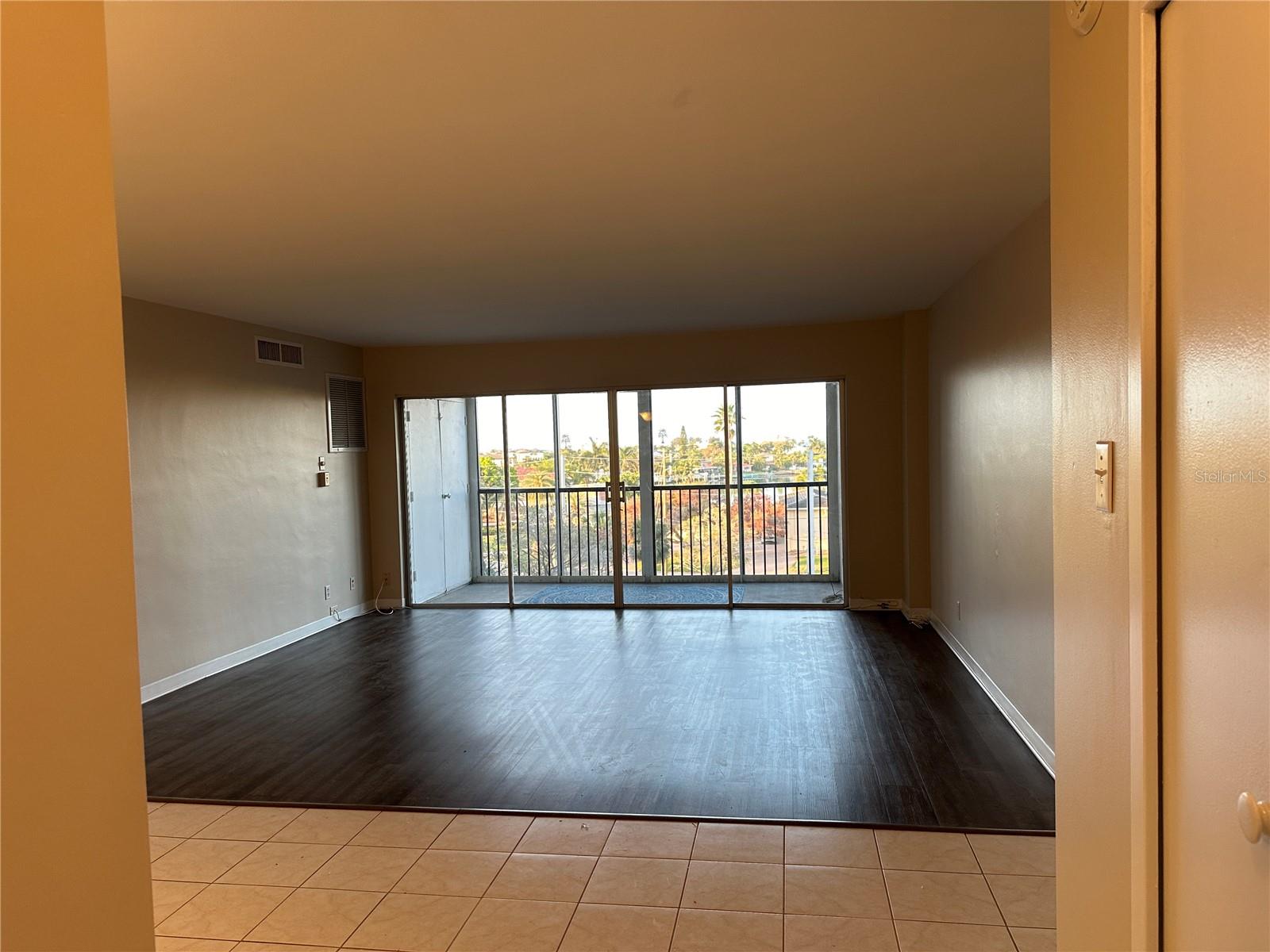 Image 8 of 29 For 10355 Paradise Boulevard 414