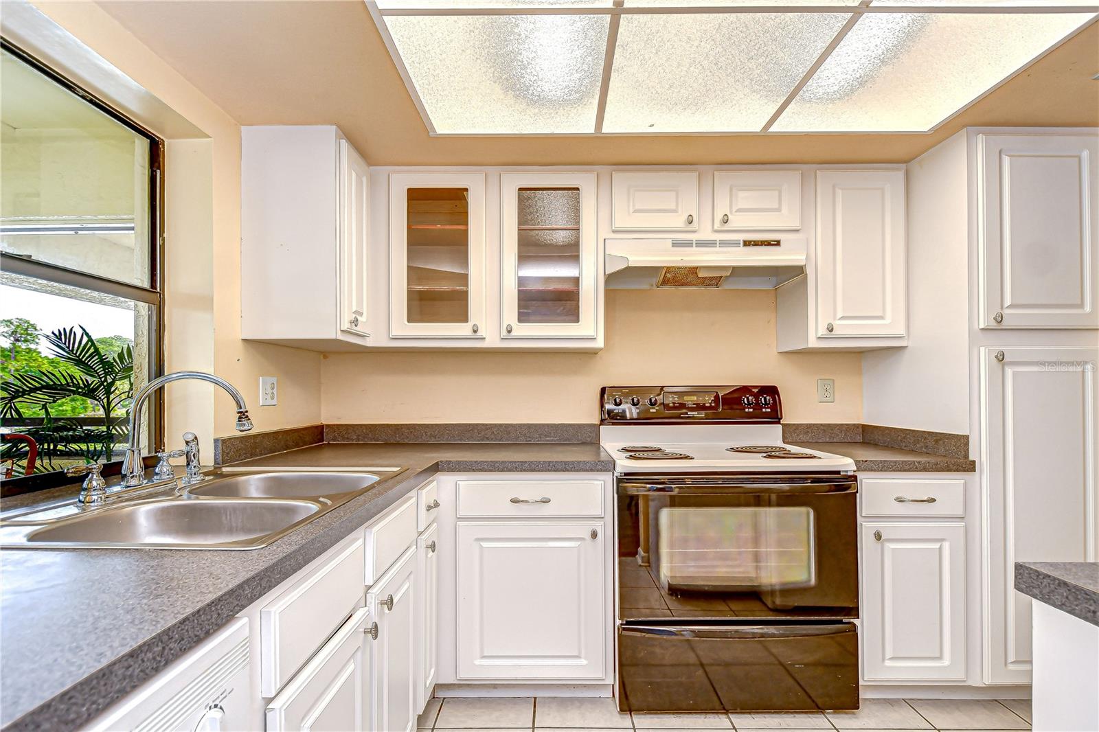 Image 15 of 30 For 13602 Village Drive 1309