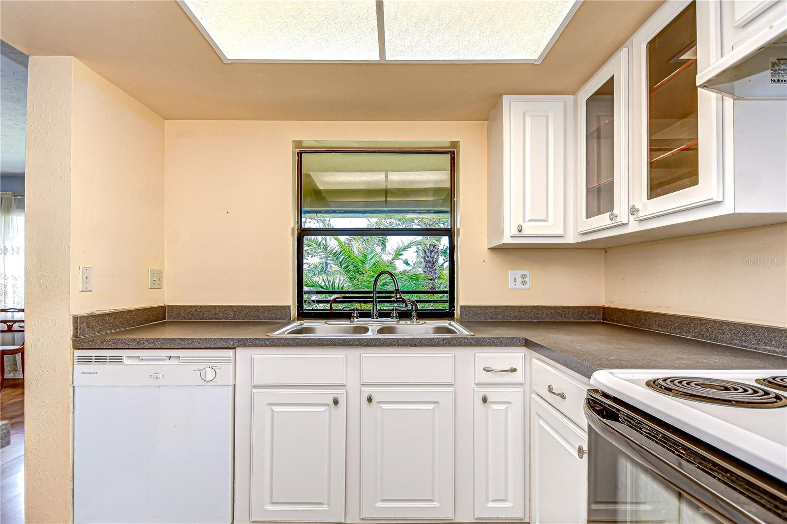 Image 18 of 30 For 13602 Village Drive 1309