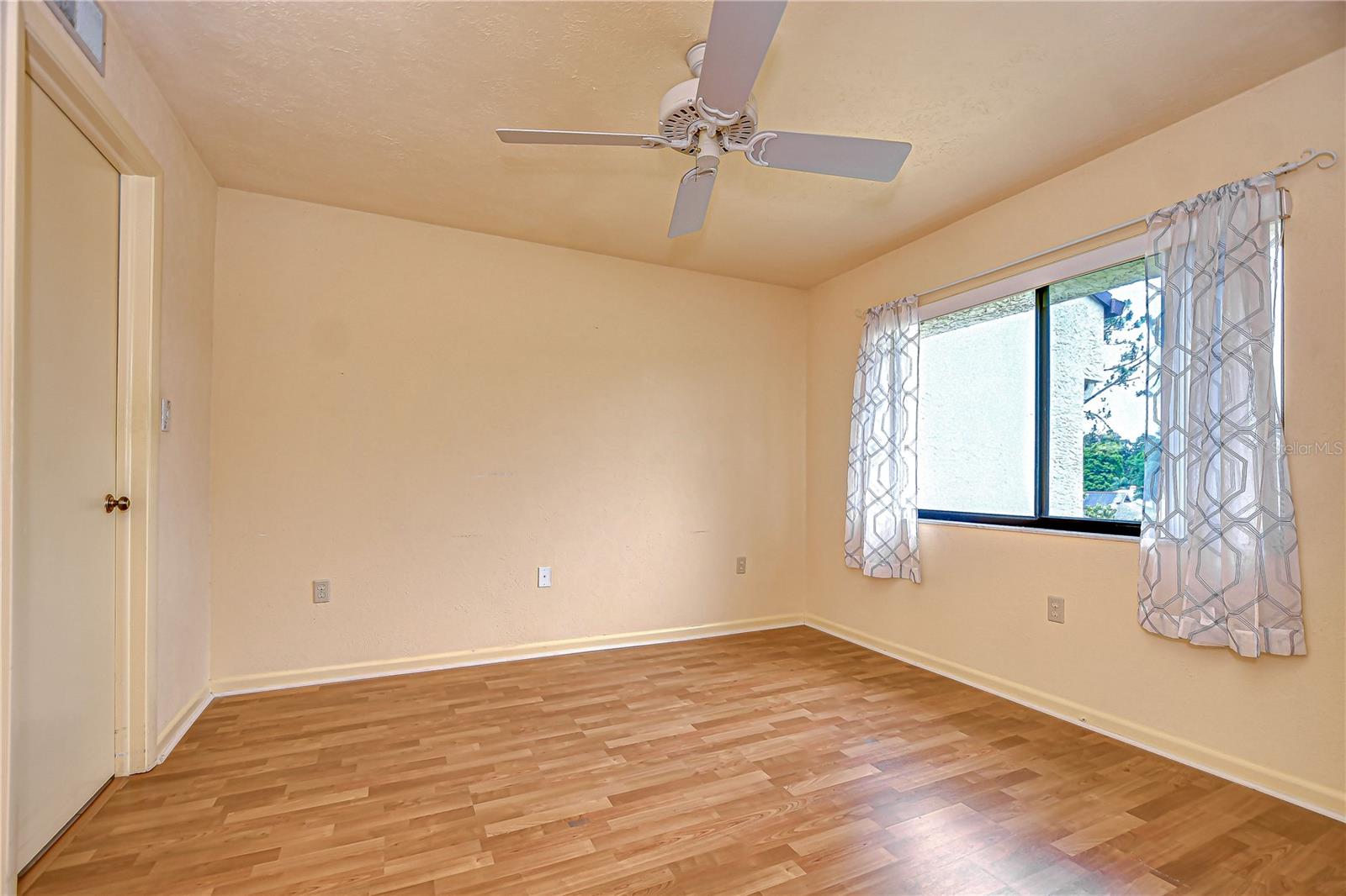 Image 19 of 30 For 13602 Village Drive 1309