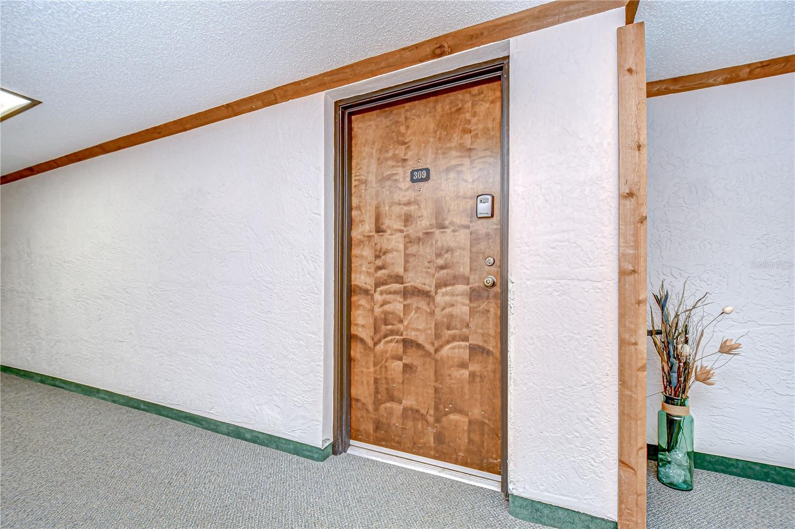 Image 8 of 30 For 13602 Village Drive 1309