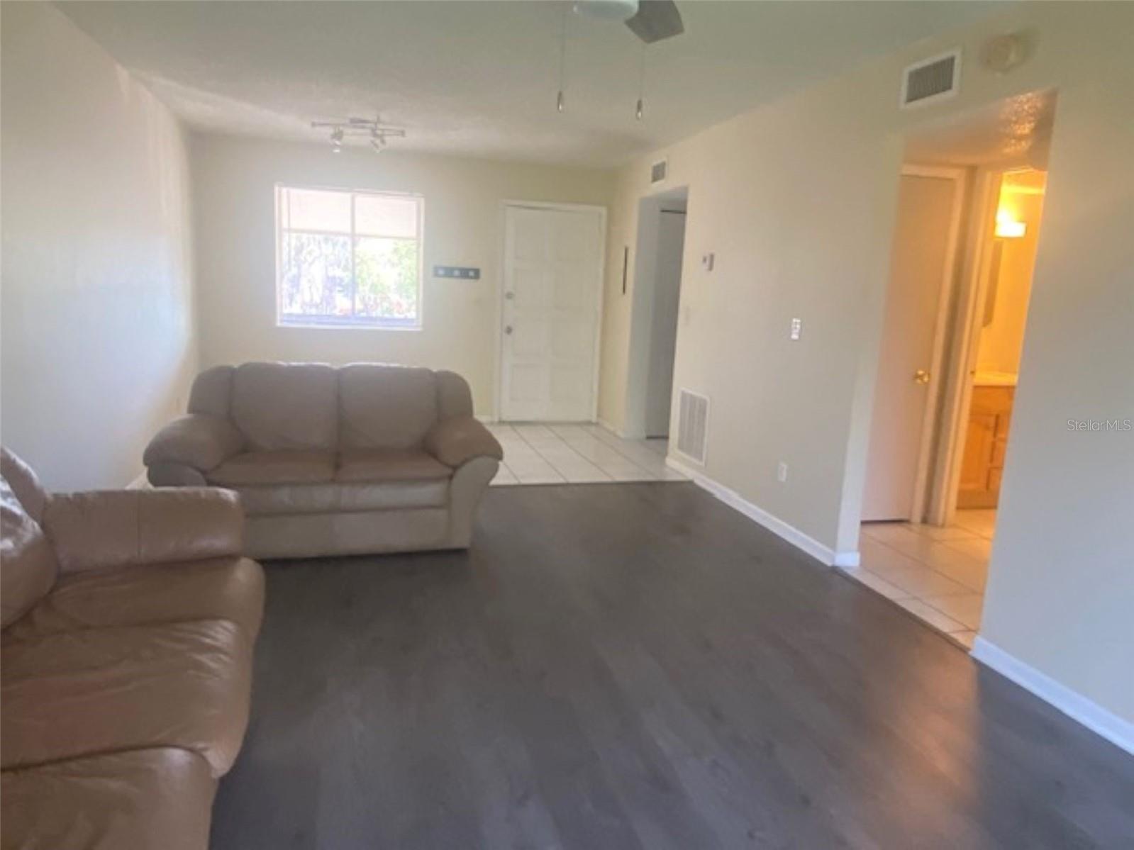 Image 2 of 7 For 6328 Newtown Circle 28b2