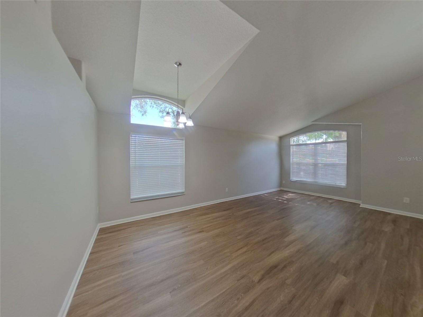 Image 4 of 19 For 2512 Meadow Oaks Loop