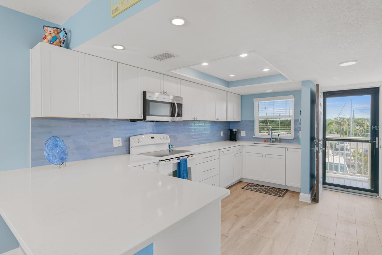 Image 4 of 43 For 18650 Gulf Boulevard 203