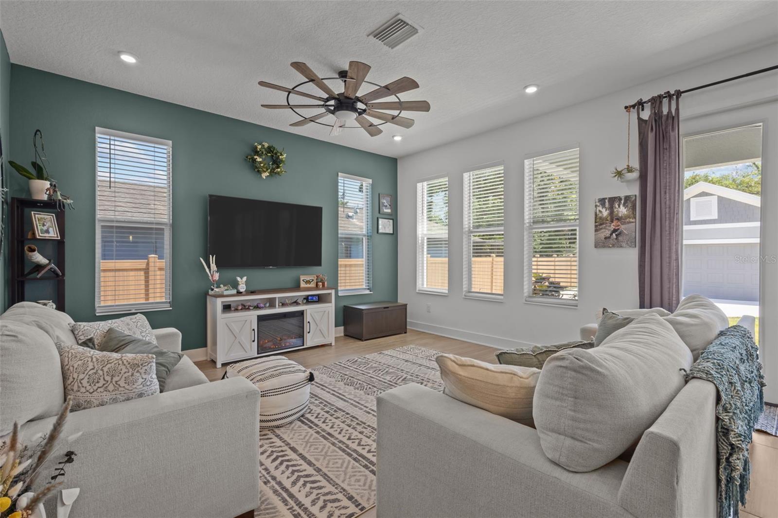 Image 13 of 45 For 710 River Heights Avenue