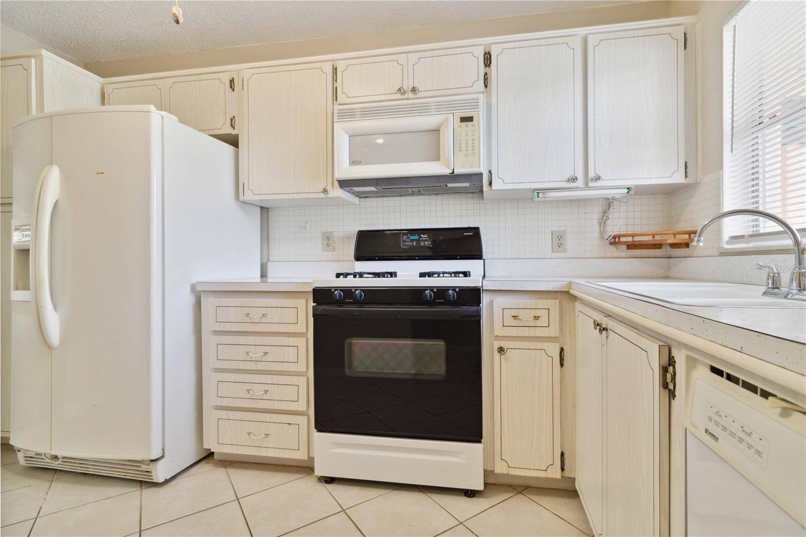 Image 15 of 30 For 5623 80th Street N 202