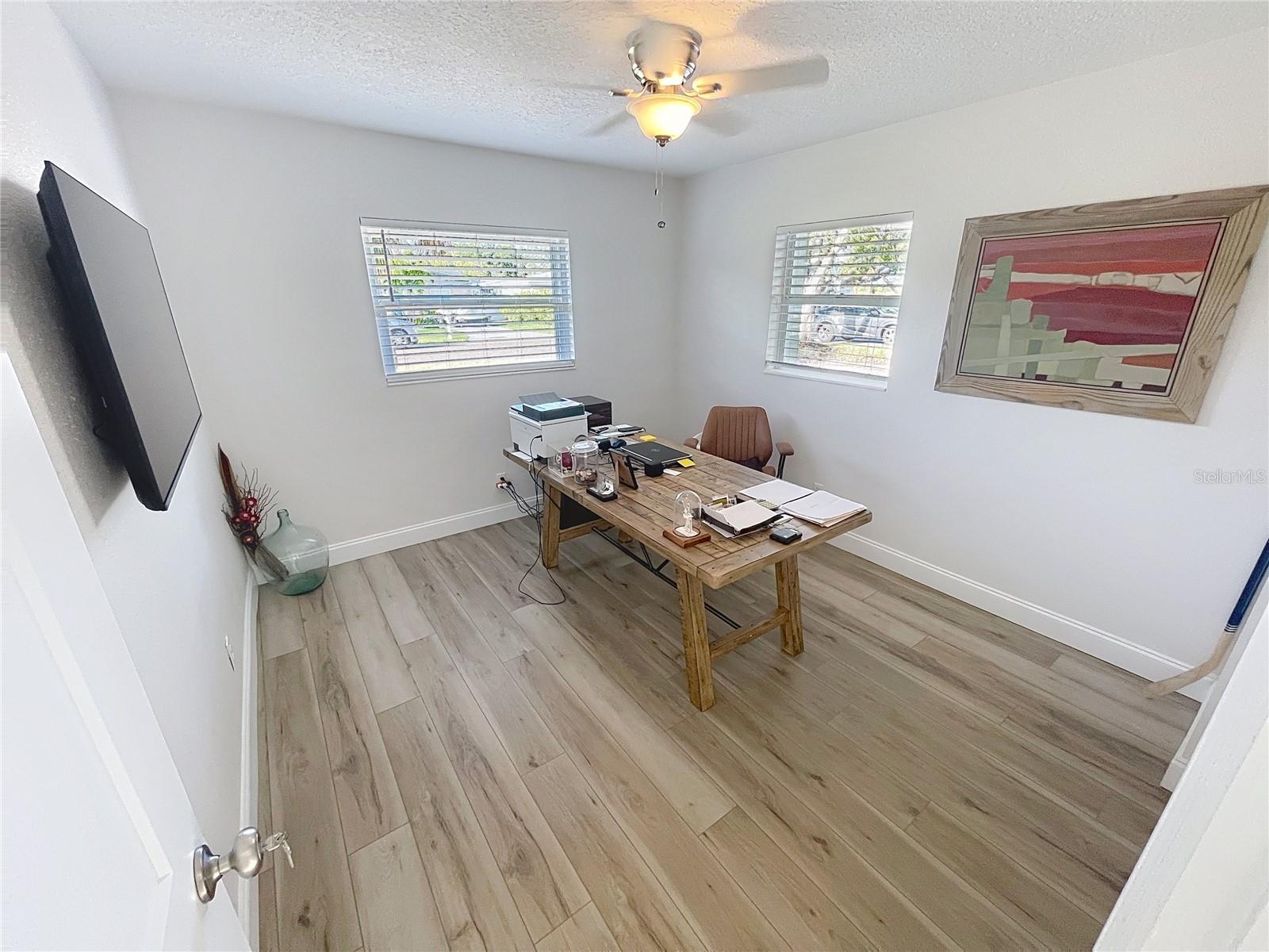 Image 12 of 16 For 4715 Chapin Avenue
