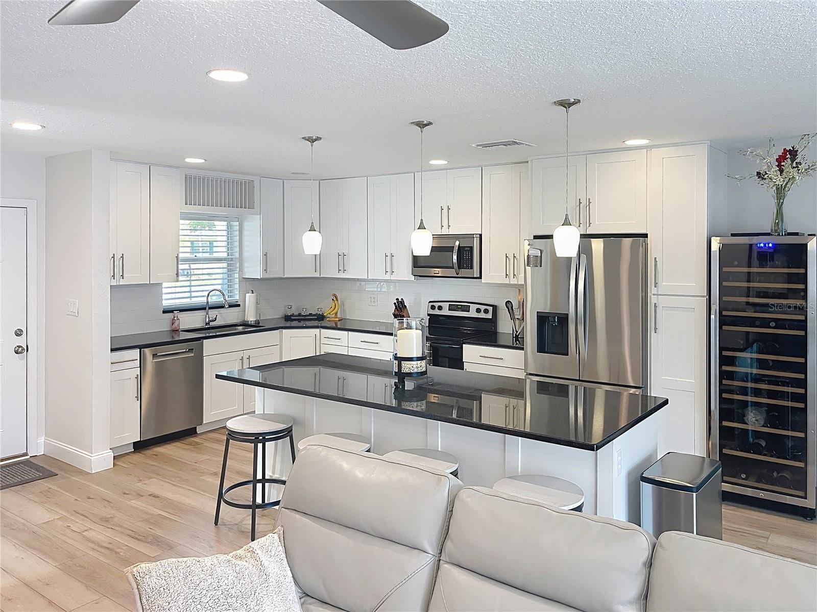 Image 3 of 16 For 4715 Chapin Avenue